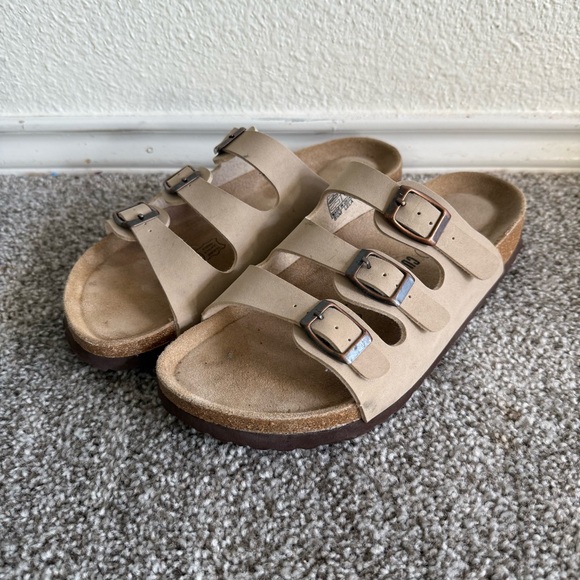 Cushionaire 3 Strap Slides Womens Size 8.5 M Leather Comfort Taupe Beige Sandals - Picture 1 of 13